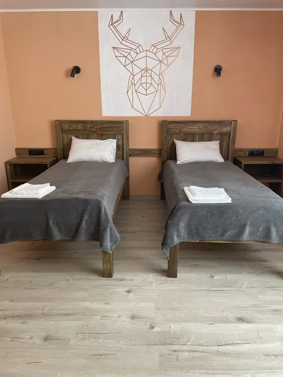 Уютный номер среди гор и сосен