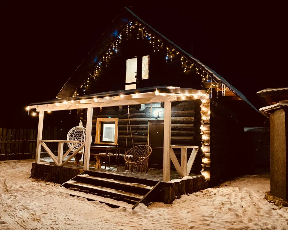 Коттедж Самый уютный дoмик с кoшкой напротив горнолыжного куpоpта Мaнжеpoк — аренда посуточно в Озёрное