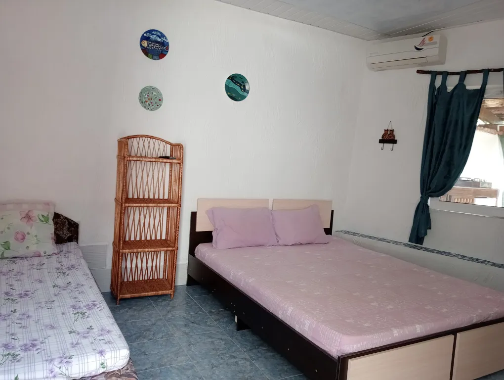 Отдельный трехместый домик с кухней -беседкой