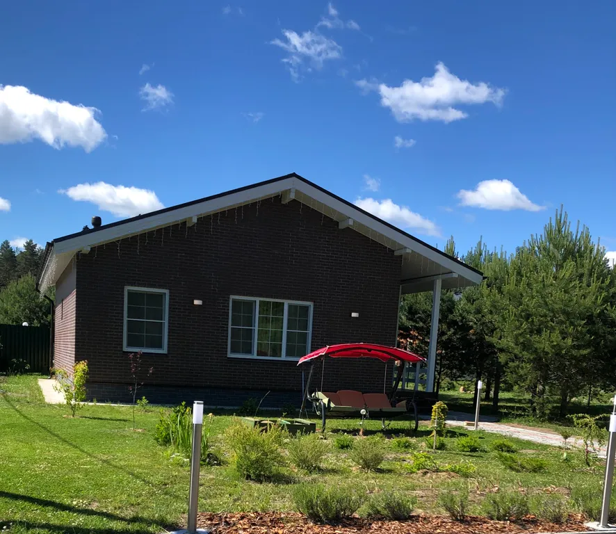 Коттедж Уютный дом с камином и сауной у озера — Ларионово