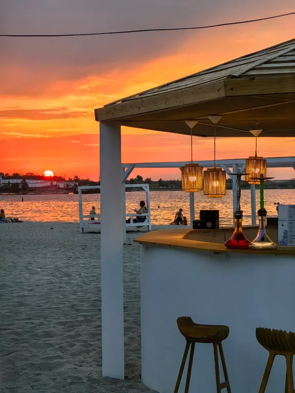 Студия у моря, Итальянская деревня