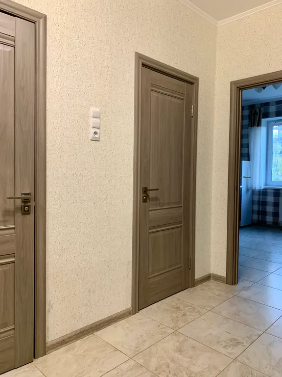 Двухкомнатная квартира возле метро.