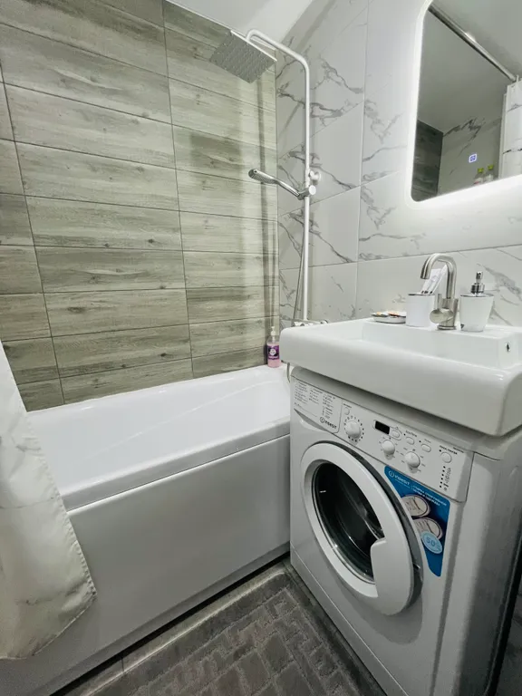 Новая квартира-студия около ТРК Алмаз