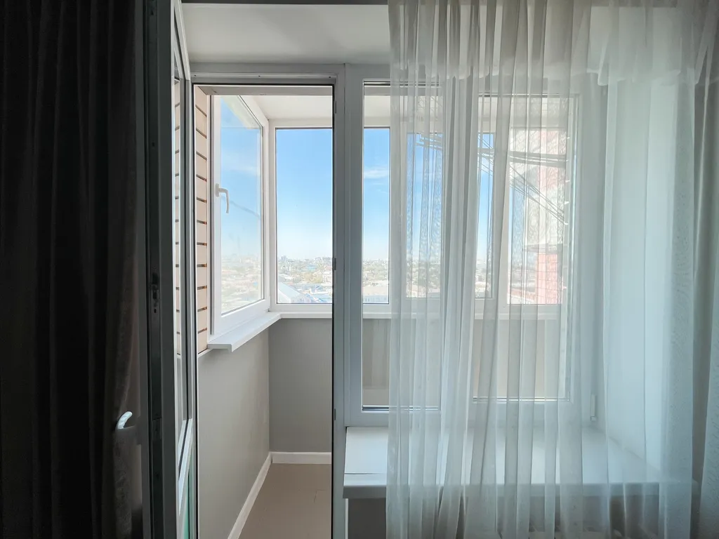 Современная квартира с видом на реку Кутум