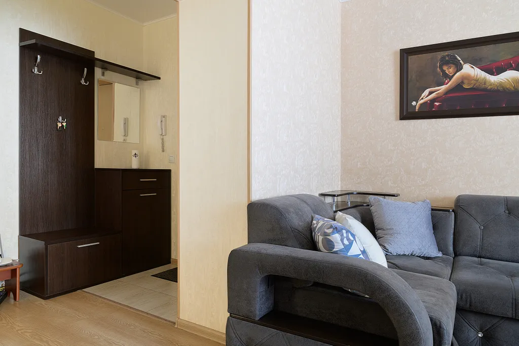 Современная двухкомнатная квартира с изолированными комнатами в центре