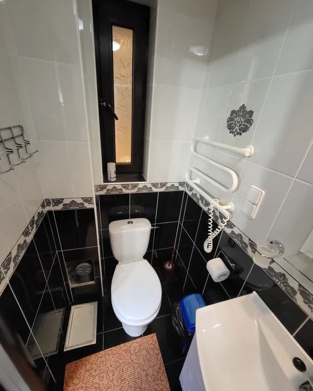 Семейный двухкомнатный апартамент с кухней и балконом