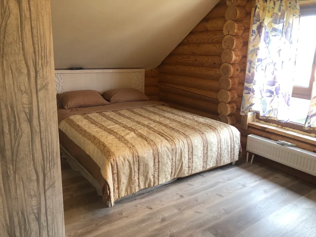 Дом из дерева у моря