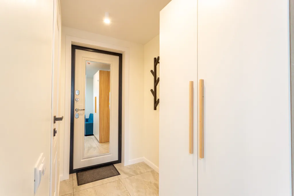 Современная студия Морент с ярким интерьером в жк фрукты