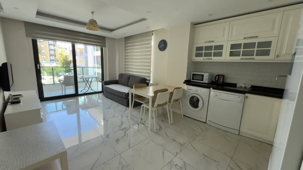 Alanya centre Kleopatra beach 100m to the sea