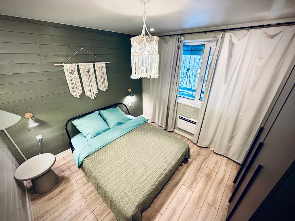 Загородный дом с видом на лес