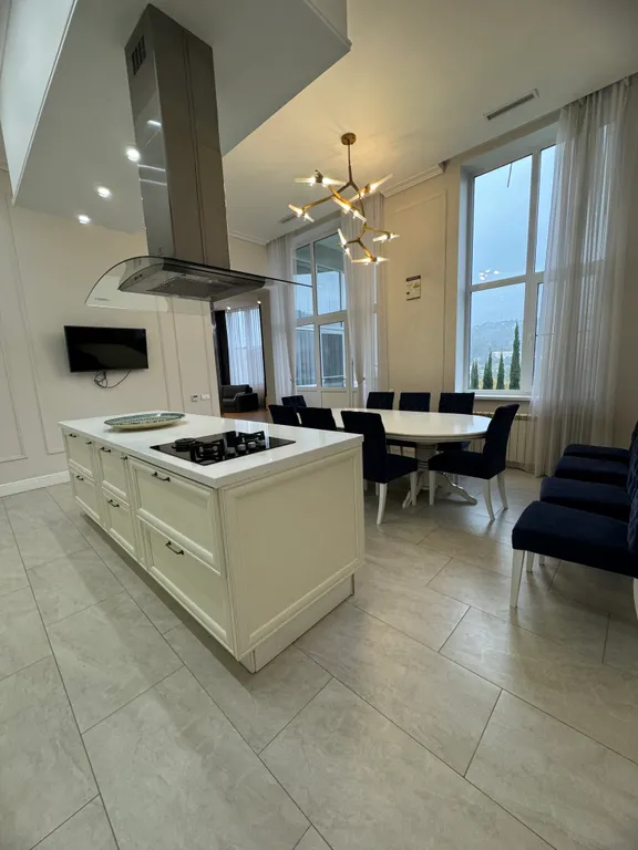 Дом с бассейном и баней у моря