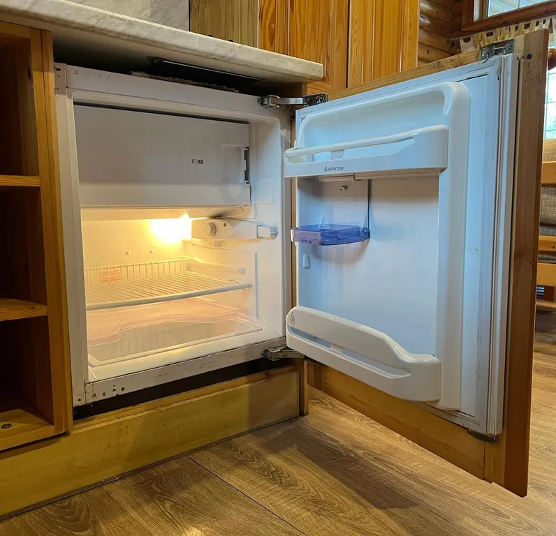 Загородный коттедж для компании в лесу на берегу реки Ока