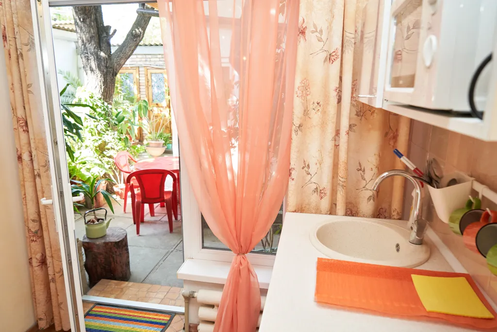 Уютный номер с удобствами рядом с морем