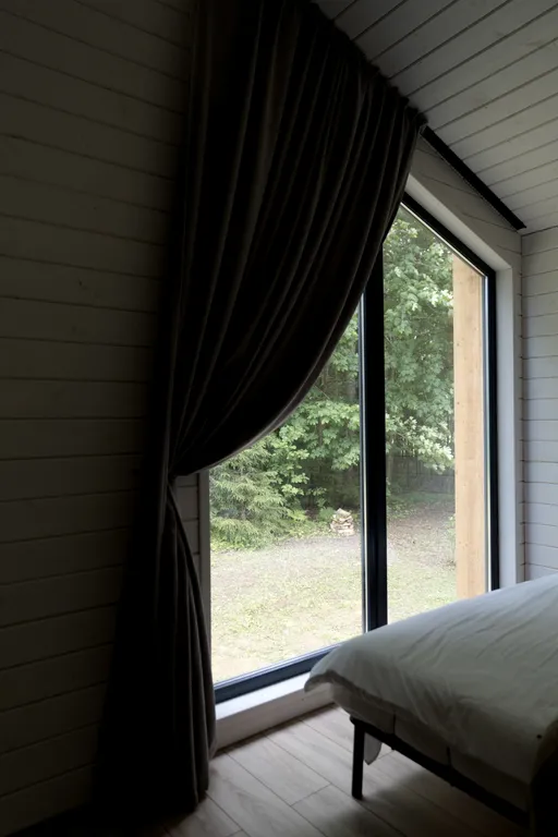 Современный дом в лесу