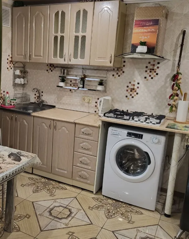 Квартира Квартира в частном 2х этажном доме с отдельным входом 1 этаж — Новороссийск