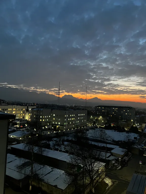 Уютная квартира в центре города с видом на горы