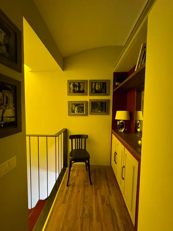 Двухуровневая квартира на набережной для большой компании