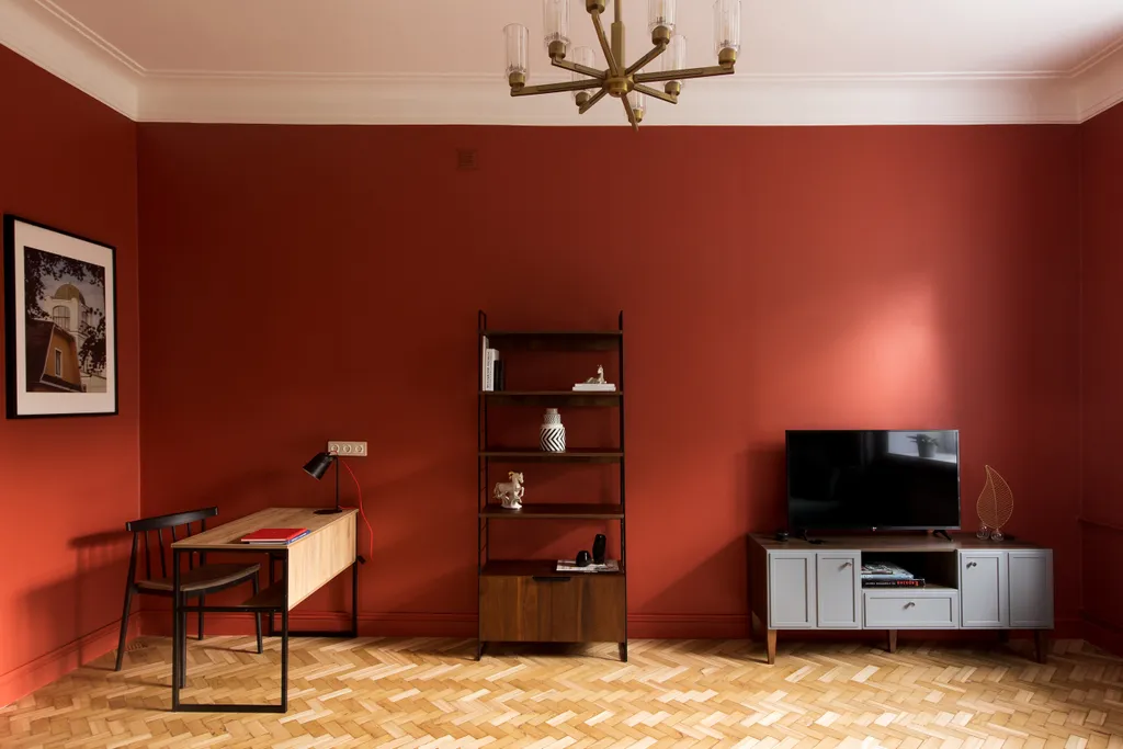 Яркая сталинка с балконом и видом на бульвар