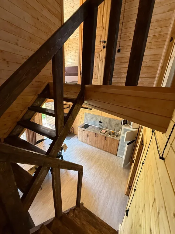 Двухэтажный коттедж с видом на лес