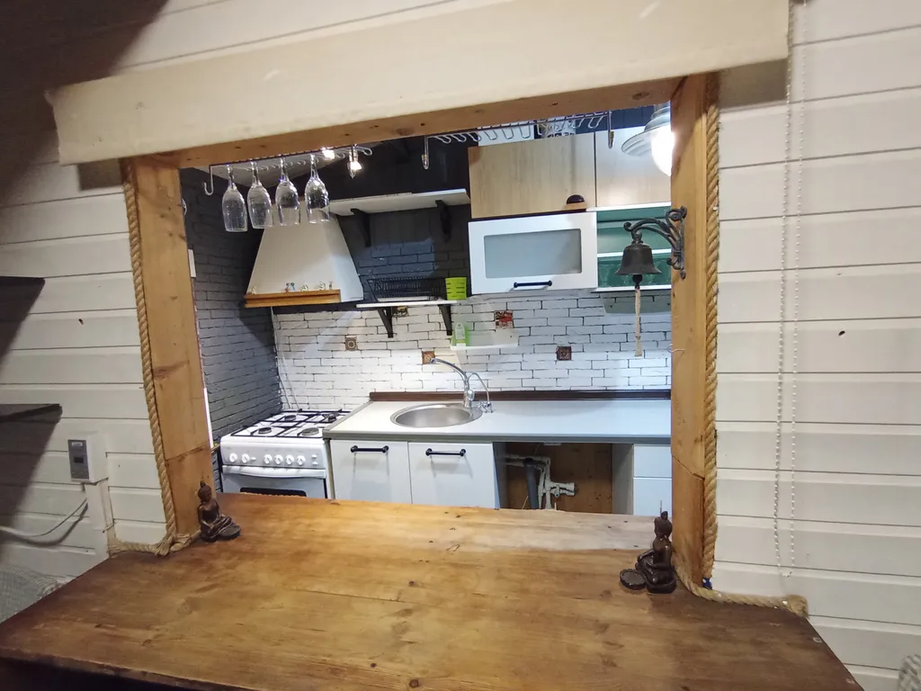 Дом с баней, бассейном и беседкой