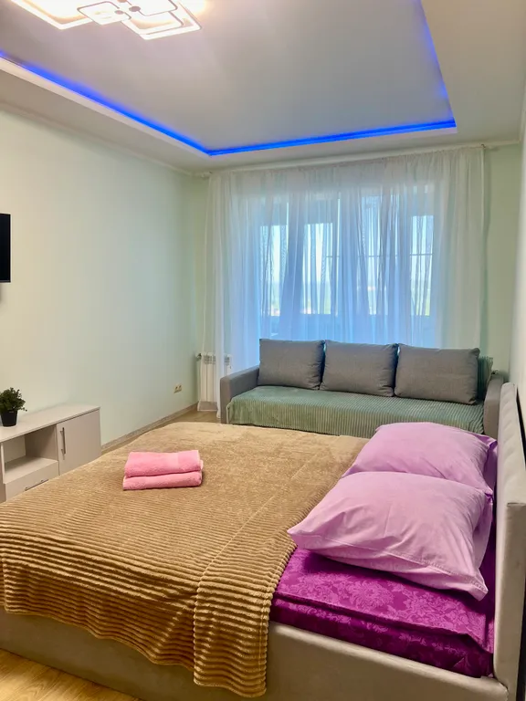 Новая евротрешка в центре города с красивым видом из окон