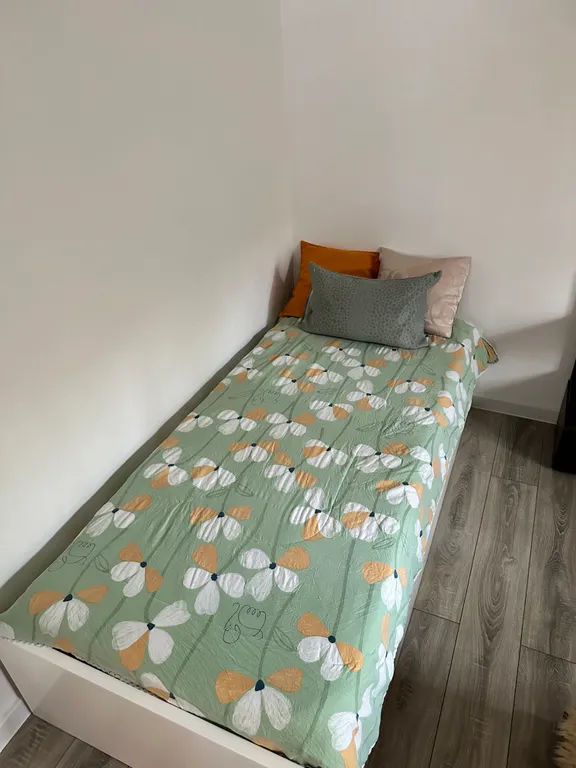 Уютный новый дом в центре города с бассейном