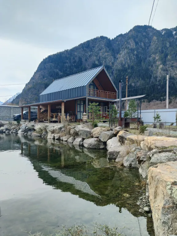 Домик у озера