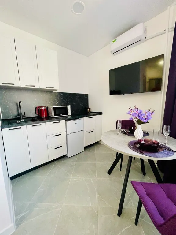 Студия в центре города, рядом с фонтаном