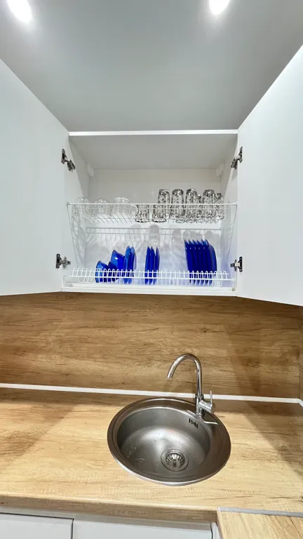 LUX-вид на озеро: светлая квартира в новом доме