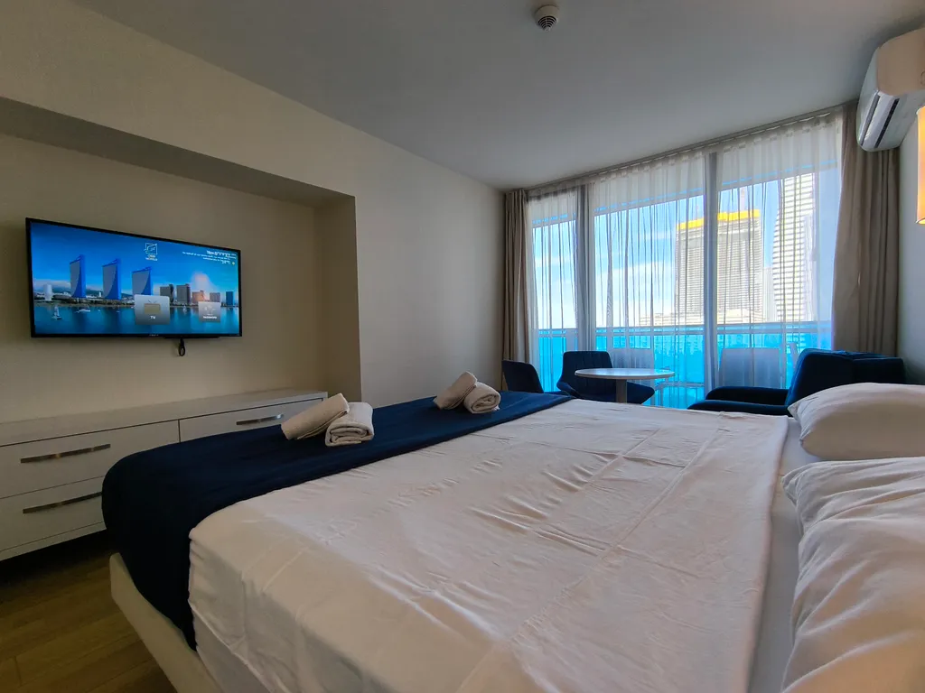 Апартамент-студия на первой линии от моря с танцующими фонтанами