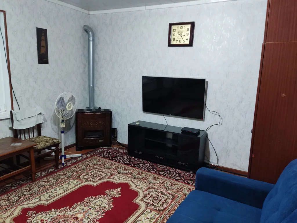 Двухэтажная дача с бассейном