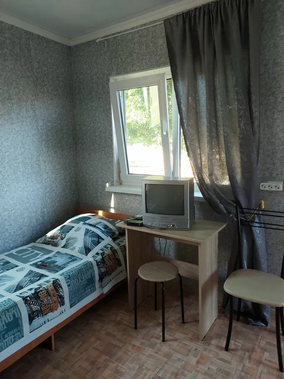 Уютный домик в окружении зелени