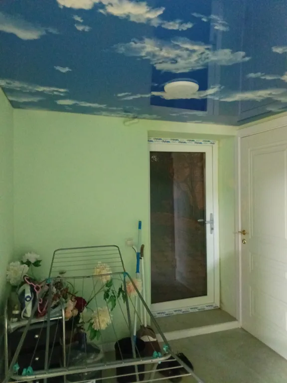 Квартира в доме с райским садом под смотровой площадкой и близ моря