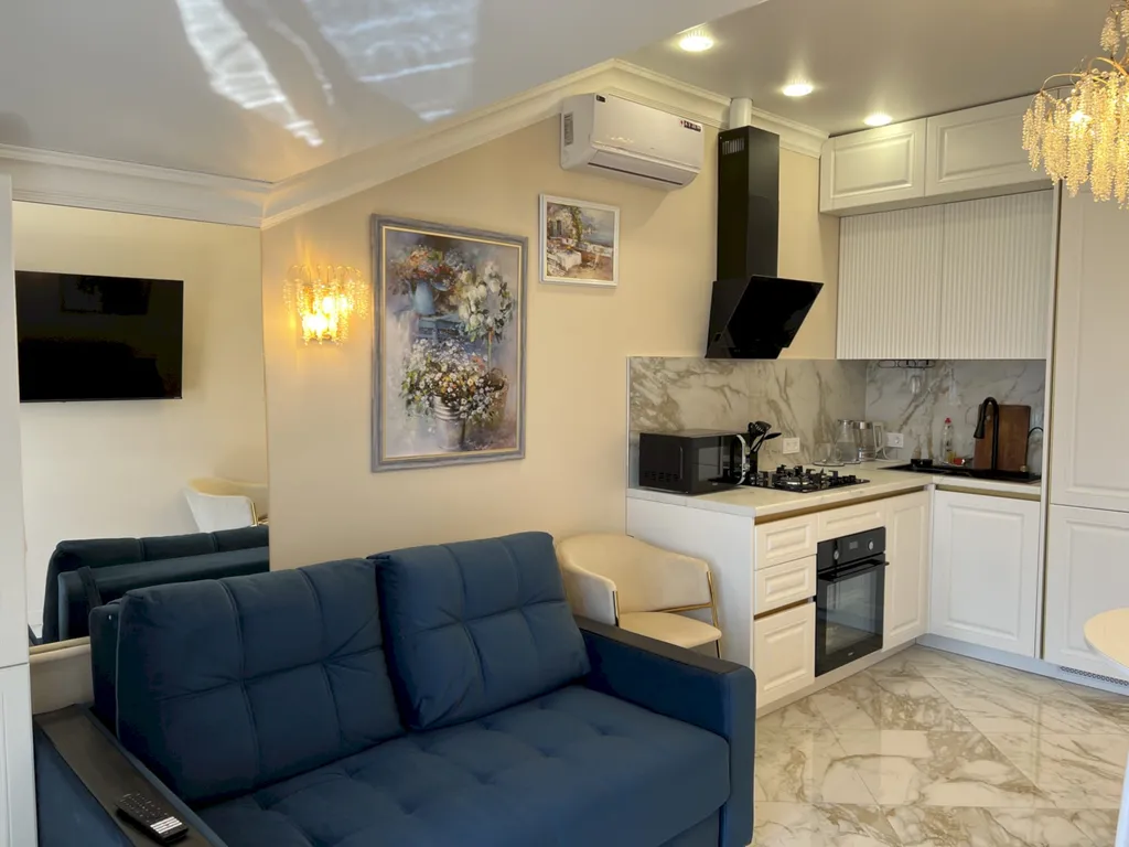 Квартира с балконом и видом на открытое море, Толстый мыс