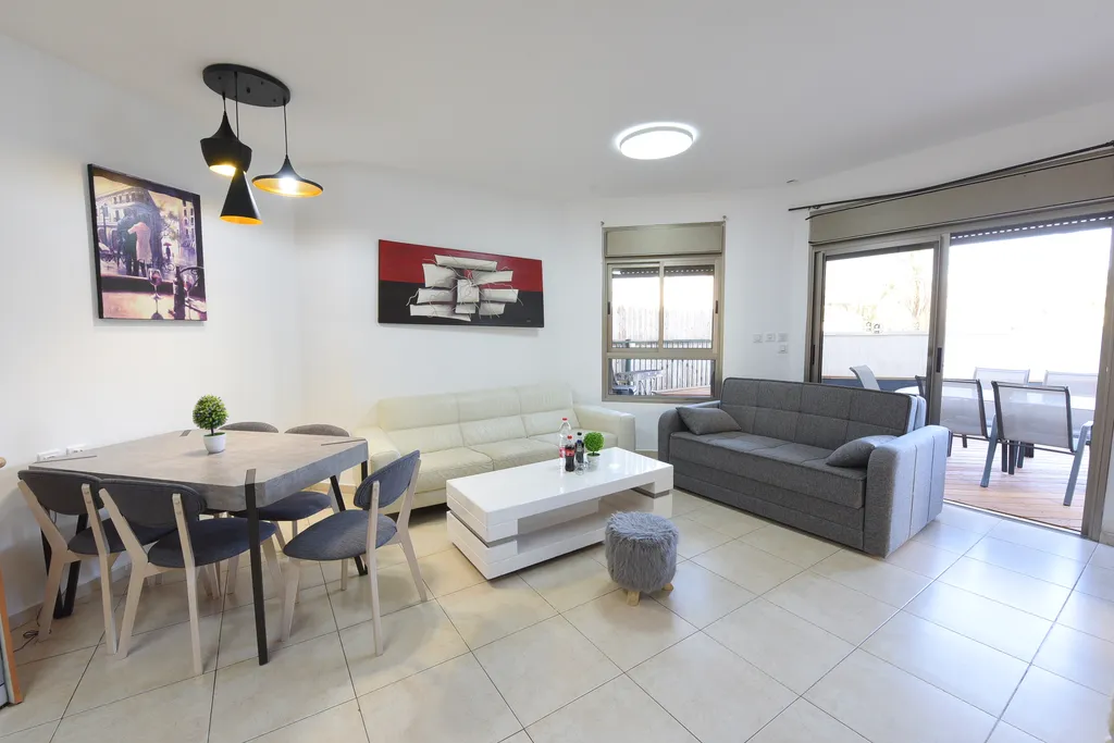 Квартира с чястном бассейном