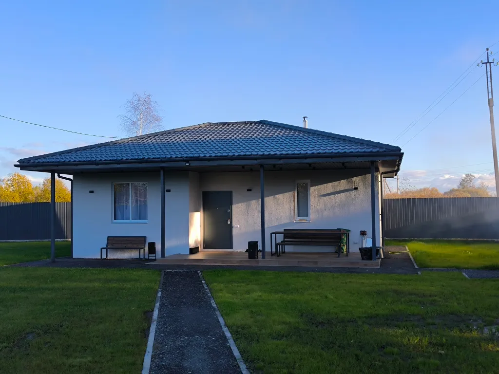 Современный коттедж в пригороде с баней и горячим чаном