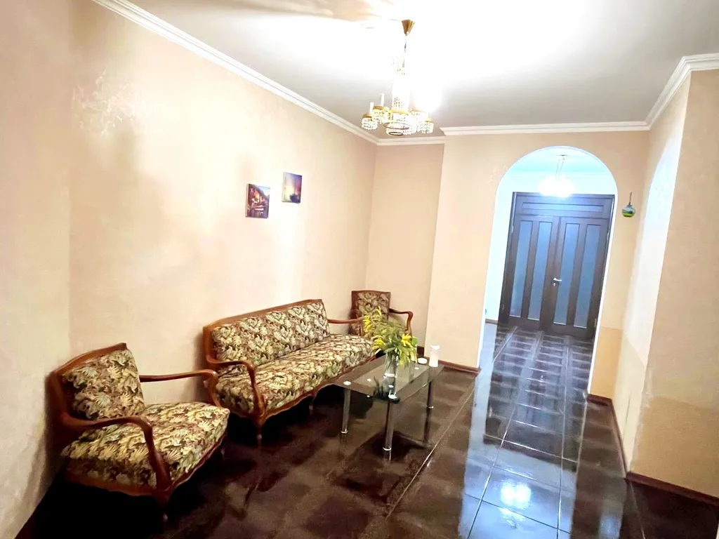 Большая и просторная квартира с двумя балконами в центре — аренда посуточно в Тбилиси