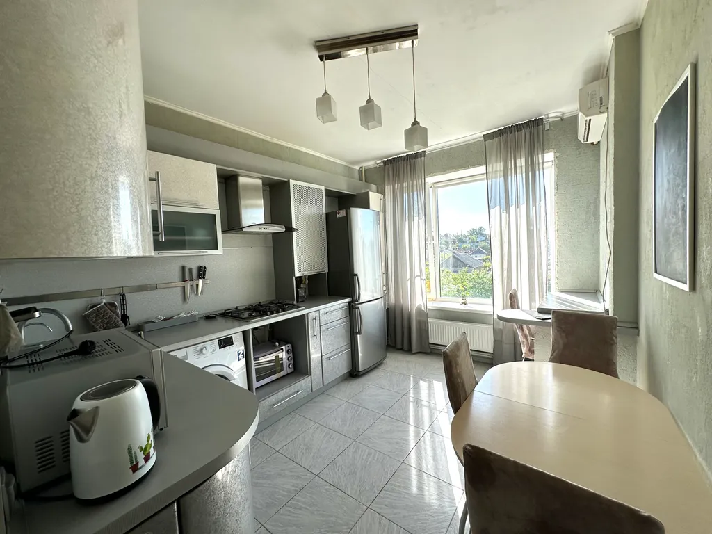 Двухкомнатная квартира в ста метрах от берега