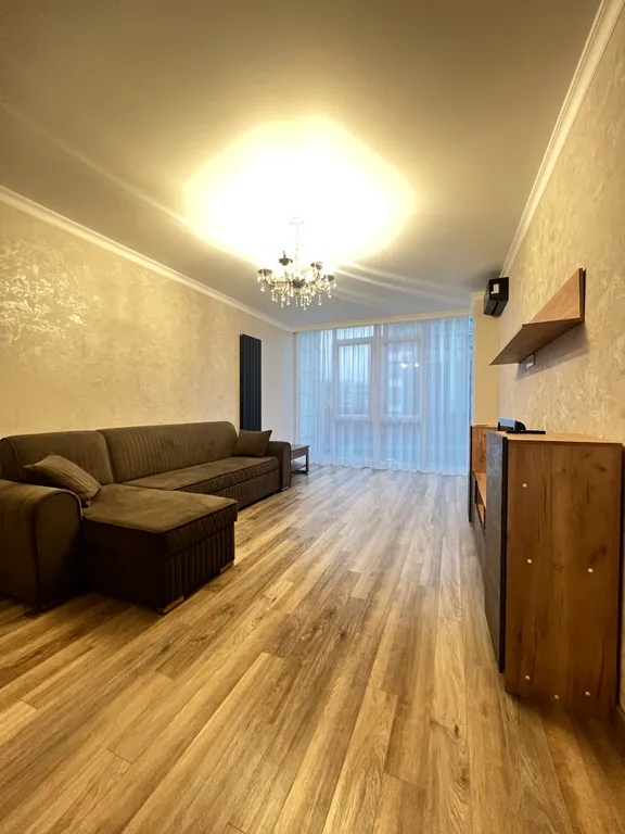 Уютная 2-комнатная квартира с дизайнерским ремонтом