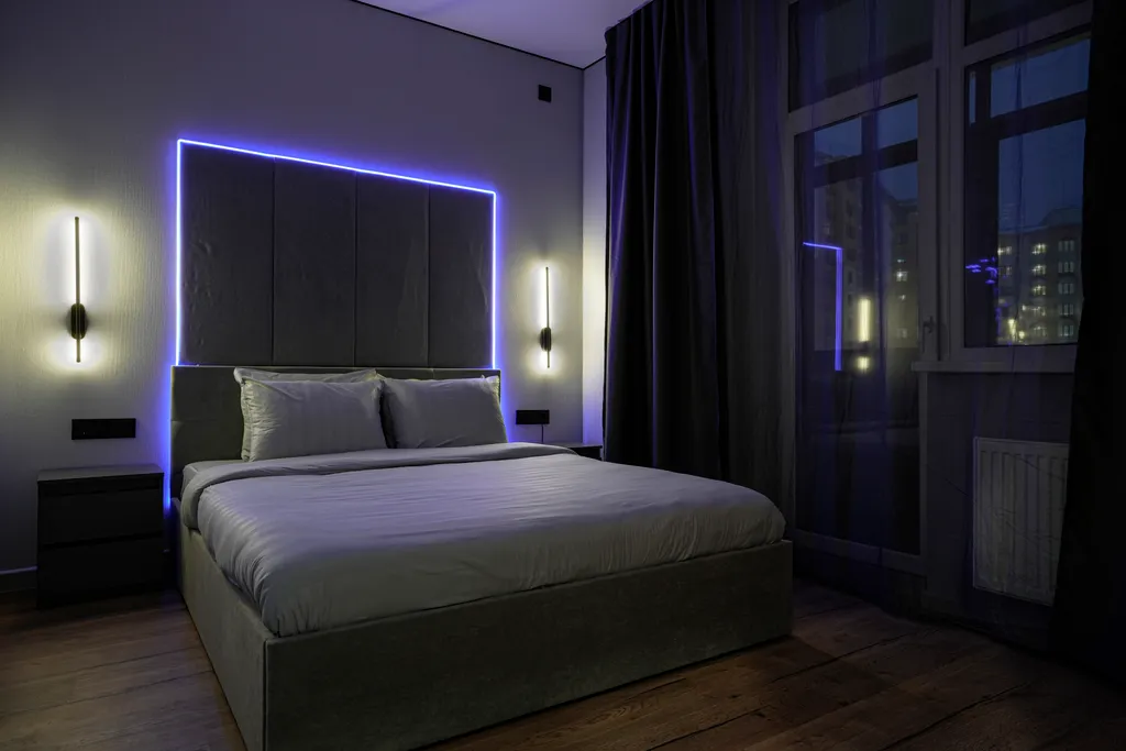 Luna Moscow — дизайнерская квартира с зеркальной мозаикой возле кровати