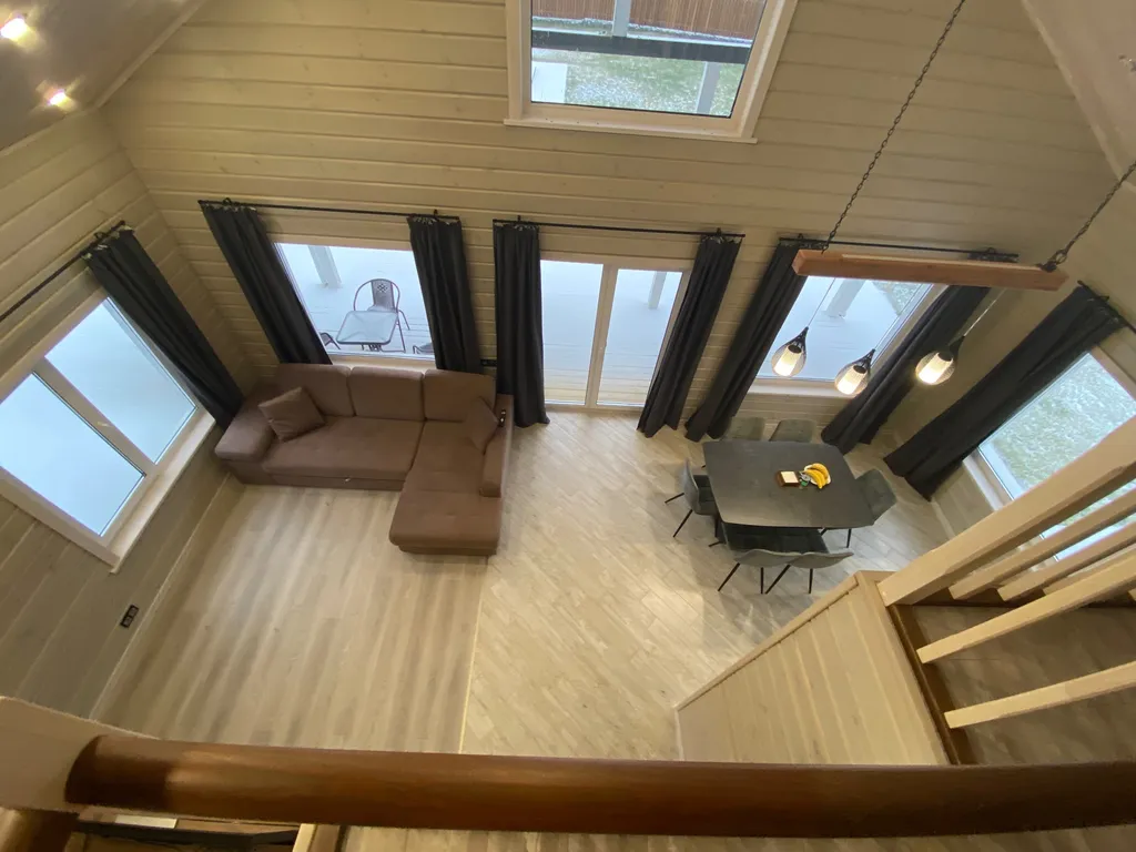 Уютный дом с бассейном на природе