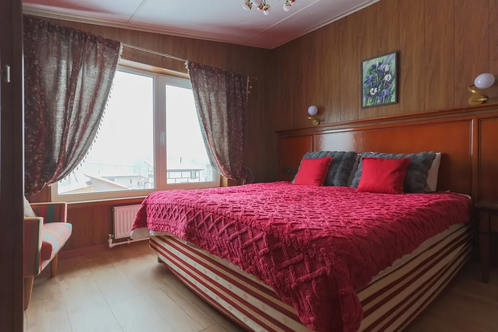 Коттедж Апартамент в стиле Pop-art с видом на бассейн — Пеники