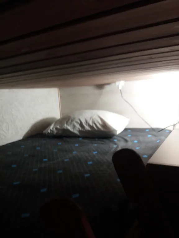 Уютный домик у реки