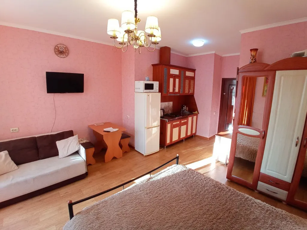 Комфортная квартира-студия в центре Алупки у дворца