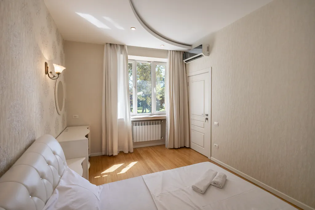 Квартира с видом на бульвар в центре города