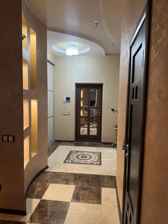 Элитная квартира с джакузи и прекрасным видом на город в самом центре