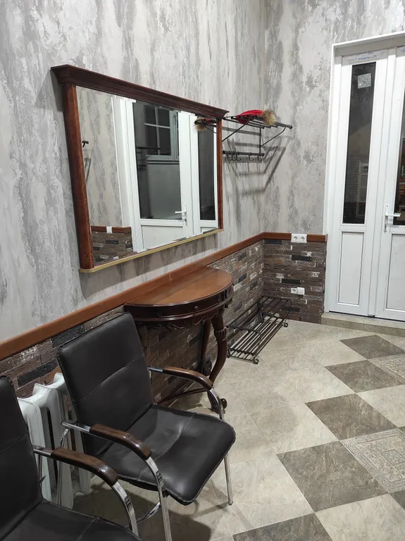 Коттедж с баней и бассейном на участке 6 соток