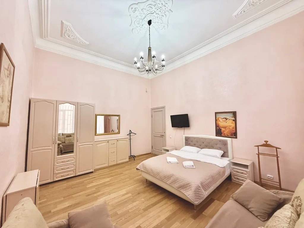 Просторная квартира в центре Санкт-Петербурга