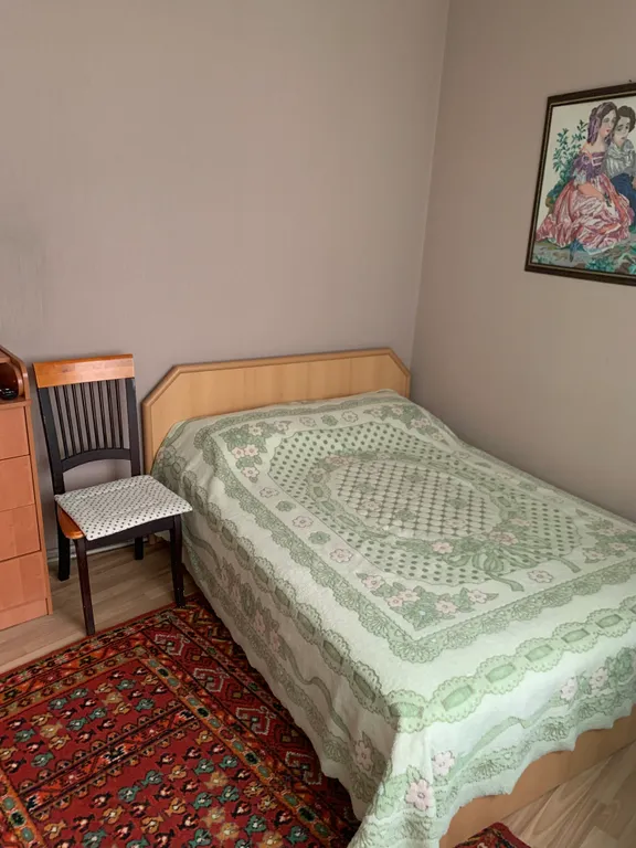 Большой дом с парковочным местом