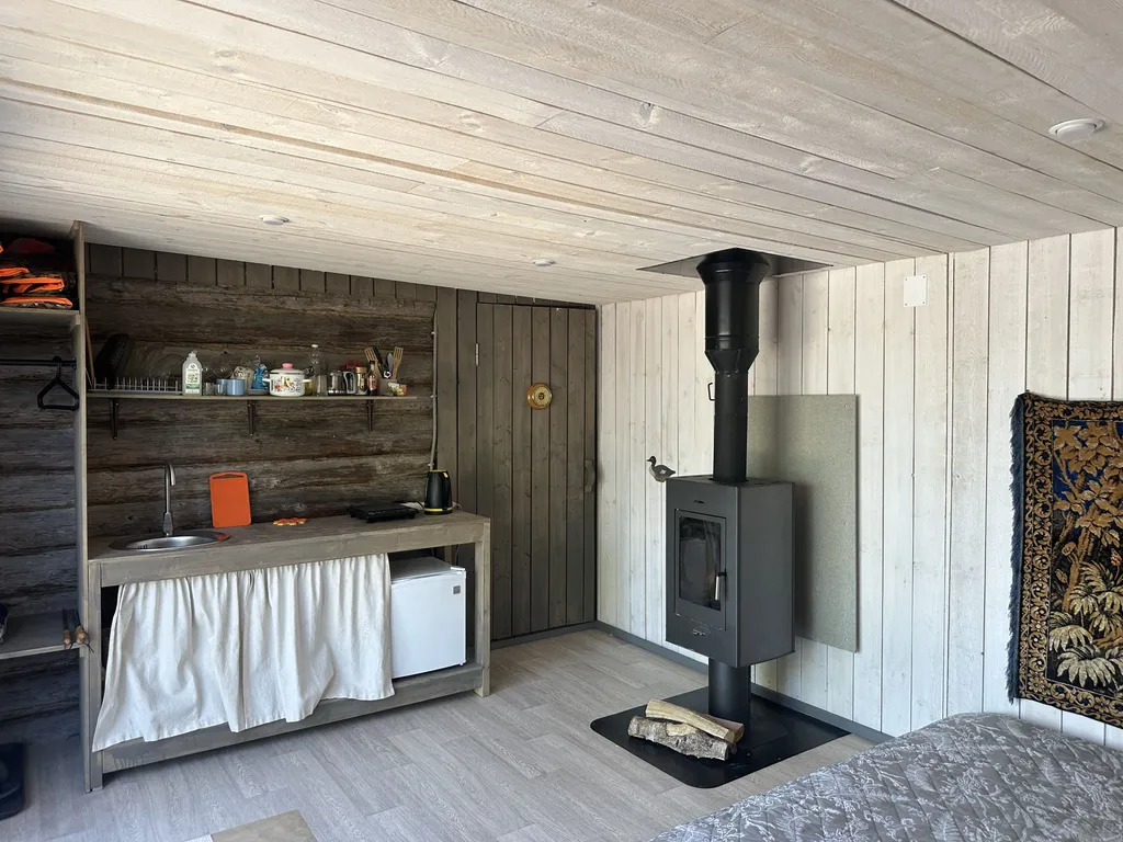 Коттедж Дом на берегу реки с камином и баней — Сясьстрой